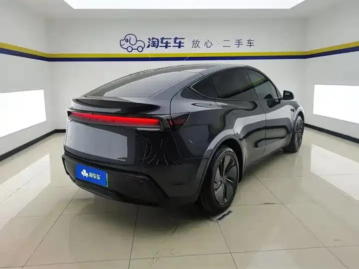 Model Y 2025 rear-wheel drive first edition 3