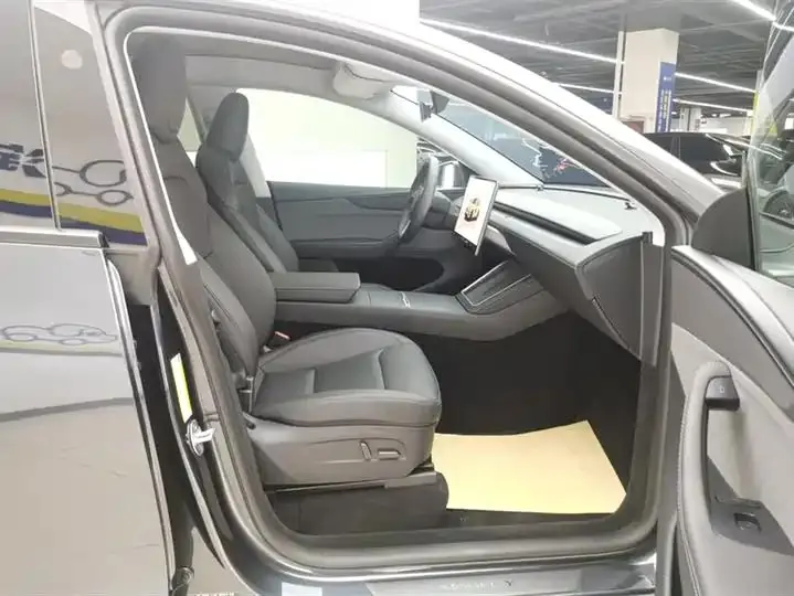 Model Y 2025 rear-wheel drive first edition 8