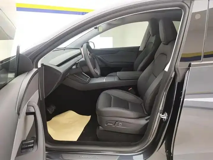 Model Y 2025 rear-wheel drive first edition 9