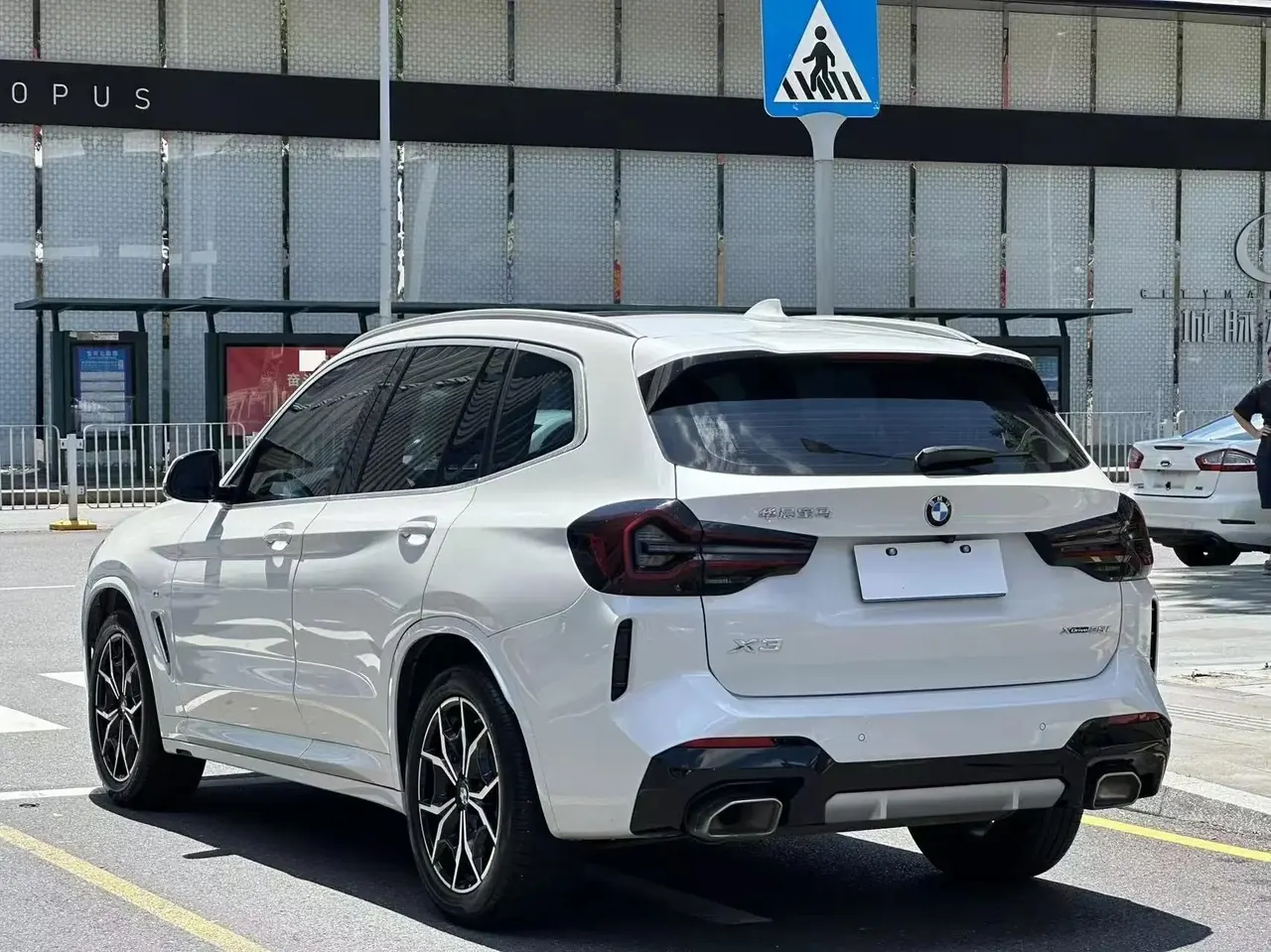 BMW X3 2022 xDrive25i M sports suit 6
