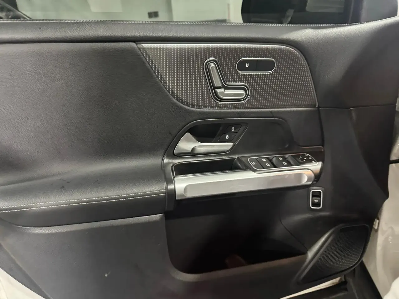Mercedes Benz GLB 2023 GLB 220 Fashion 4