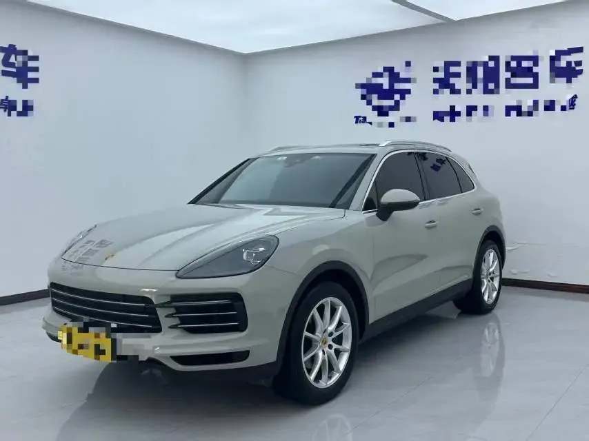 Open image lightbox: 2019 Cayenne 3.0T