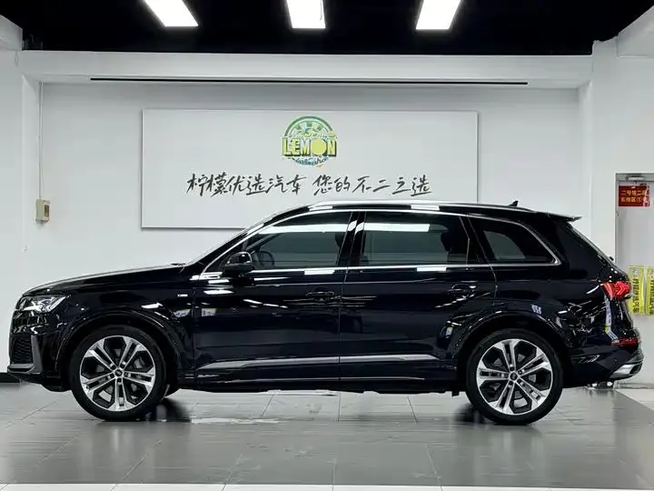 Audi Q7 2020 55 TFSI quattro S line Premium Model 4