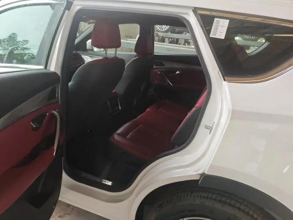 Jetour X70 PLUS 2023 model 1.5T DCT Braver PLUS 7-seater 4