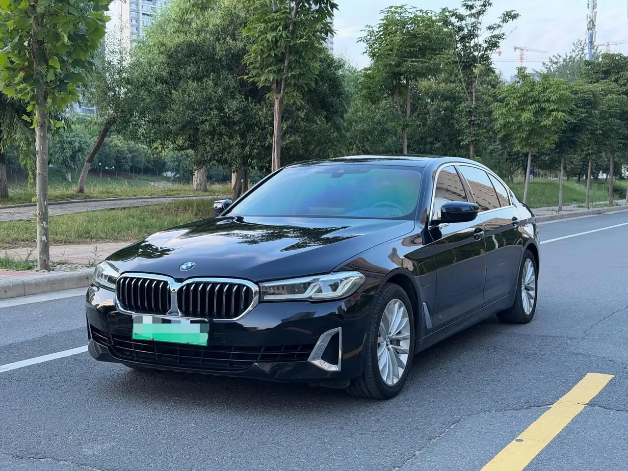 BMW 5 New Energy 2021 535Le Deluxe Suit - View 1