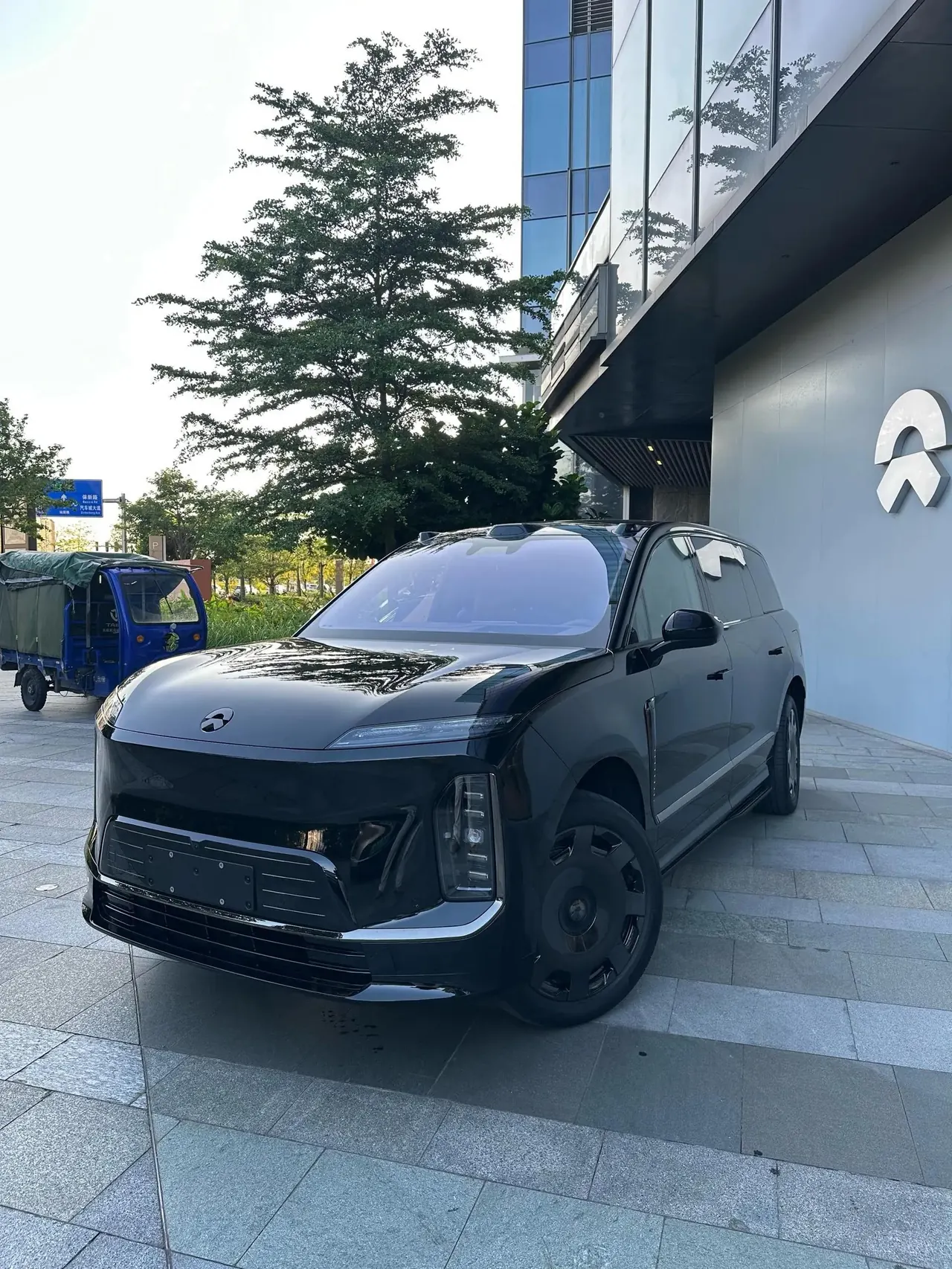 Open image lightbox: NIO 2026 ES 9 102kWh Executive Island Deluxe Automatic Gear