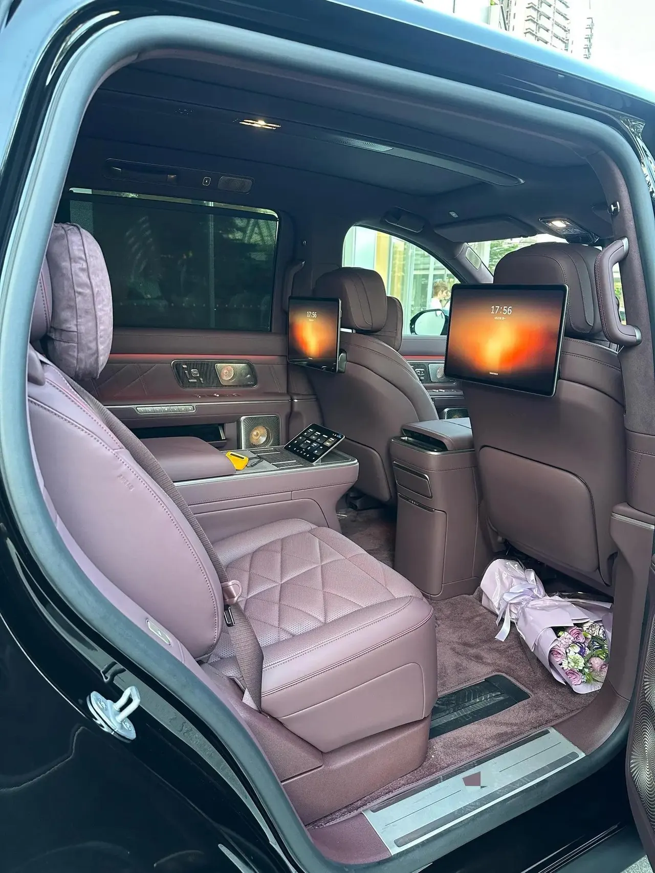 NIO 2026 ES 9 102kWh Executive Island Deluxe Automatic Gear 8