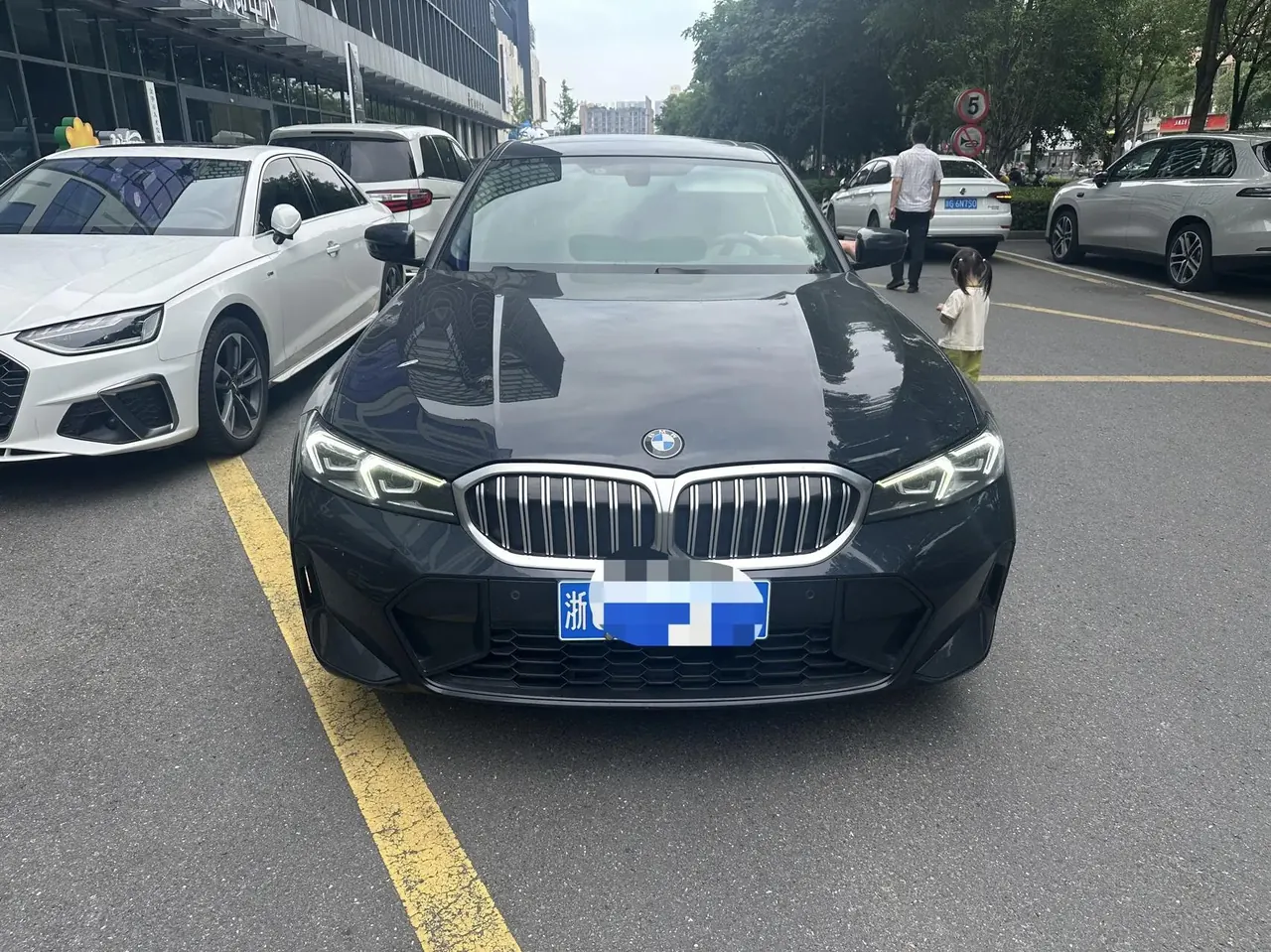 BMW 3 Series 2023 model 320Li M Sport Package 2