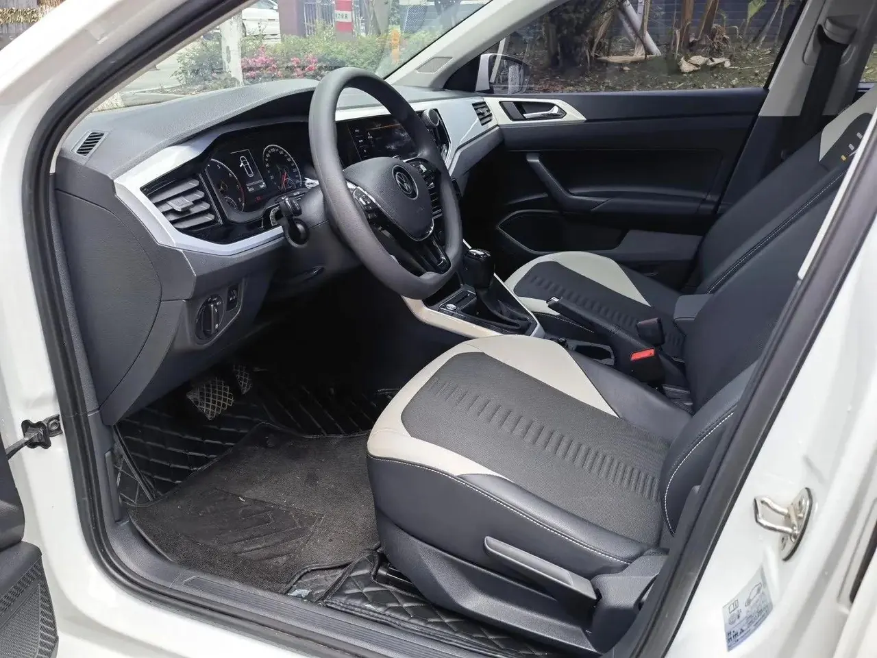 2021 Polo Plus 1.5L Automatic Colorful Technology Edition 4