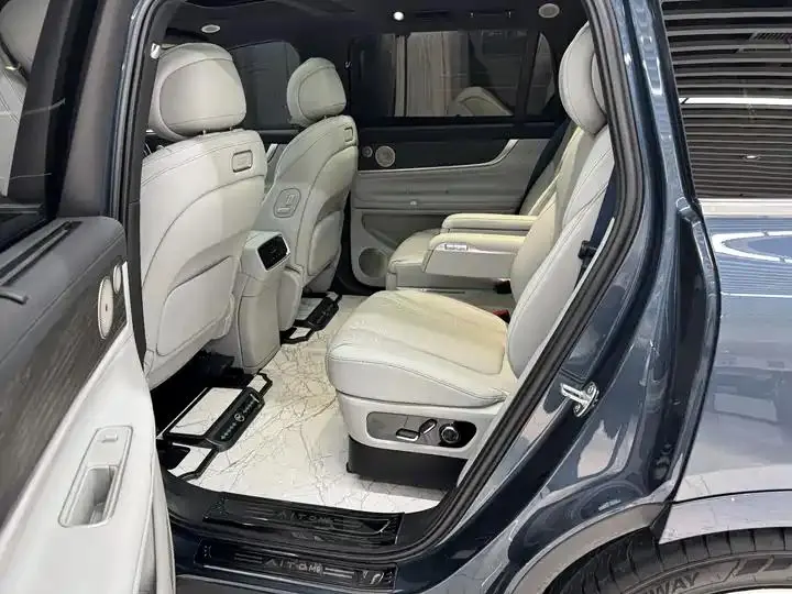 AITO M9 2024 extended range Ultra version 42kWh 6-seat version 15