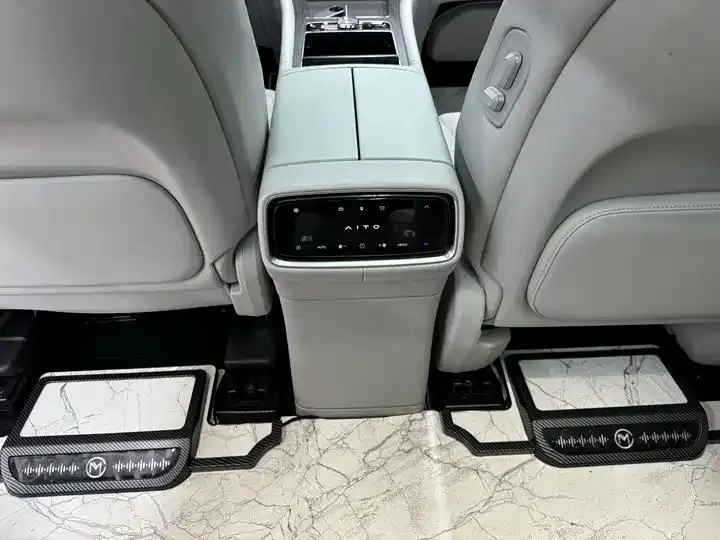 AITO M9 2024 extended range Ultra version 42kWh 6-seat version 16