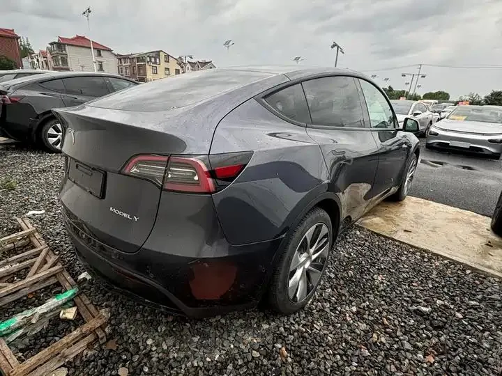 Model Y 2022 rear-wheel drive version 16