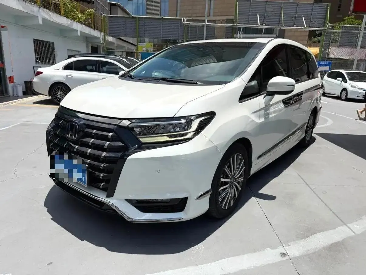Открыть галерею: Elyson 2022 2.0L e:HEV Extreme Edition