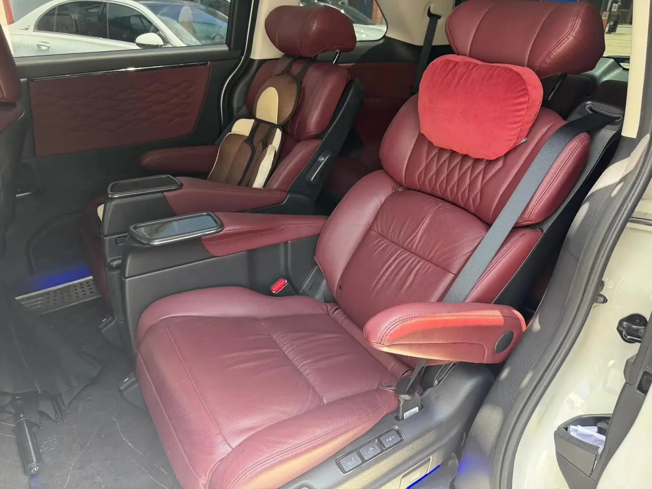 Elyson 2022 2.0L e:HEV Extreme Edition 3