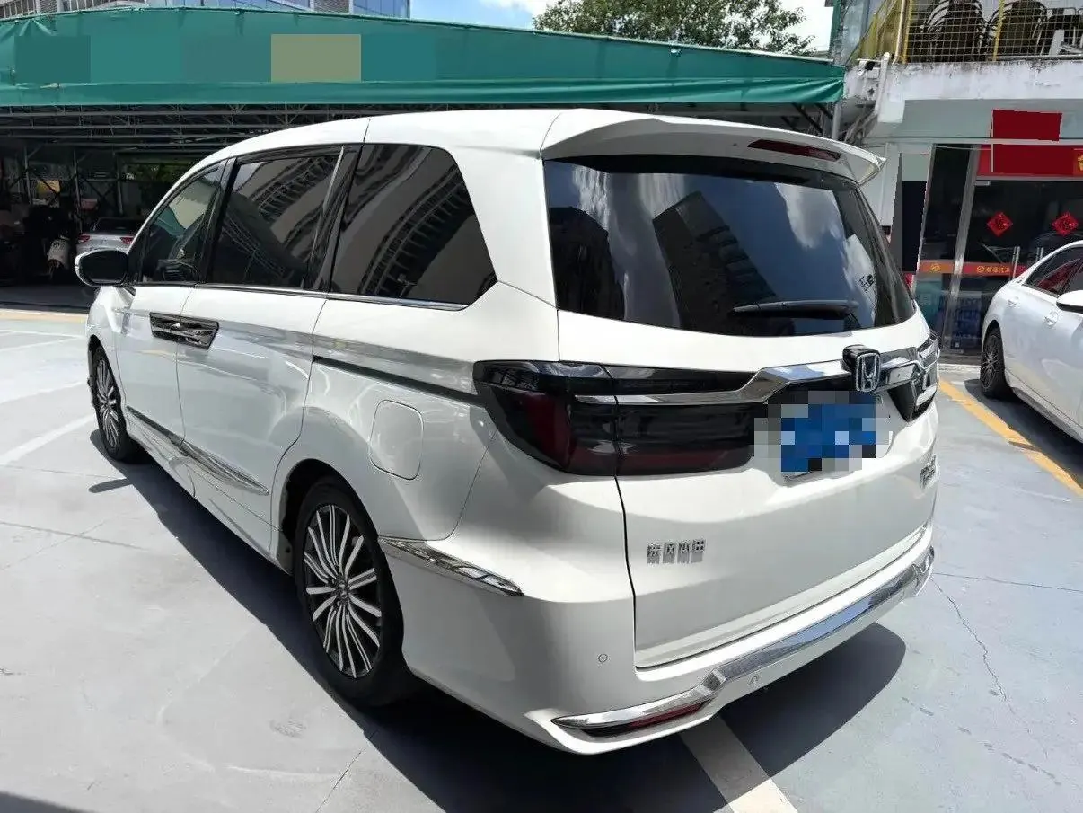 Elyson 2022 2.0L e:HEV Extreme Edition 4