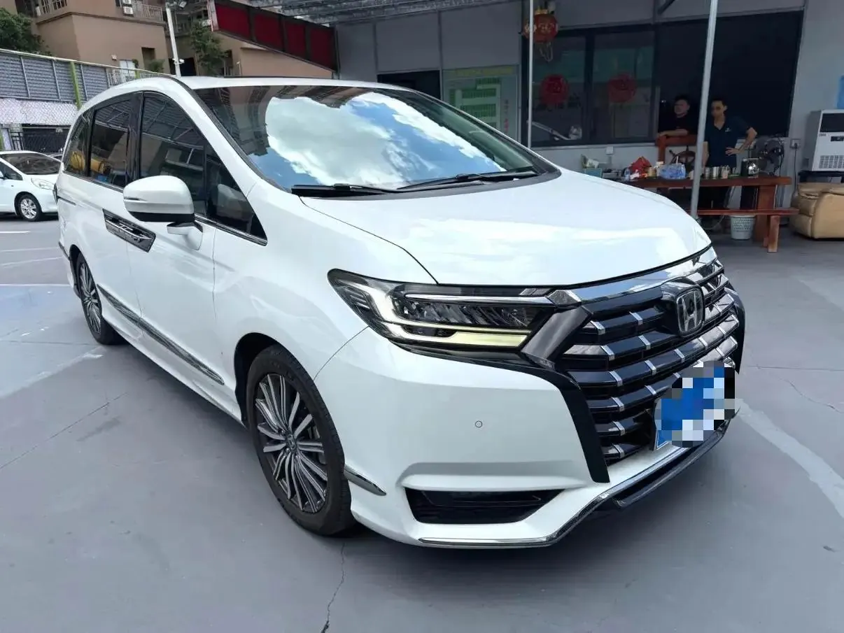 Elyson 2022 2.0L e:HEV Extreme Edition 6