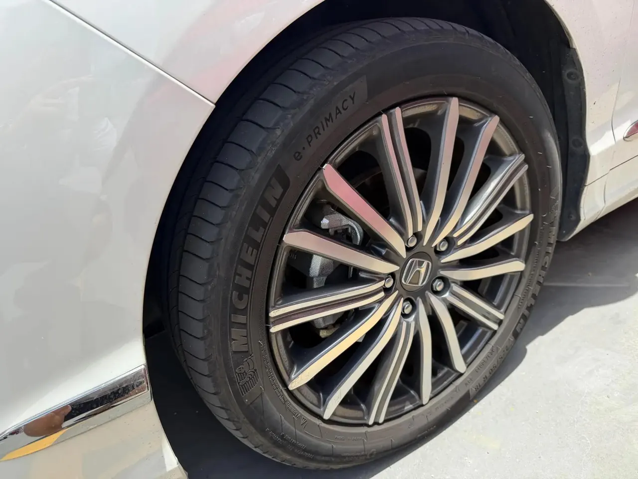 Elyson 2022 2.0L e:HEV Extreme Edition 8