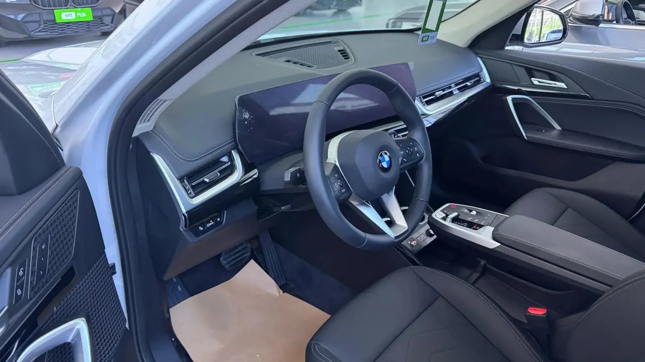 BMW 2023 X1 sDrive20Li 1.5T, Design Package, Automatic Transmission 3
