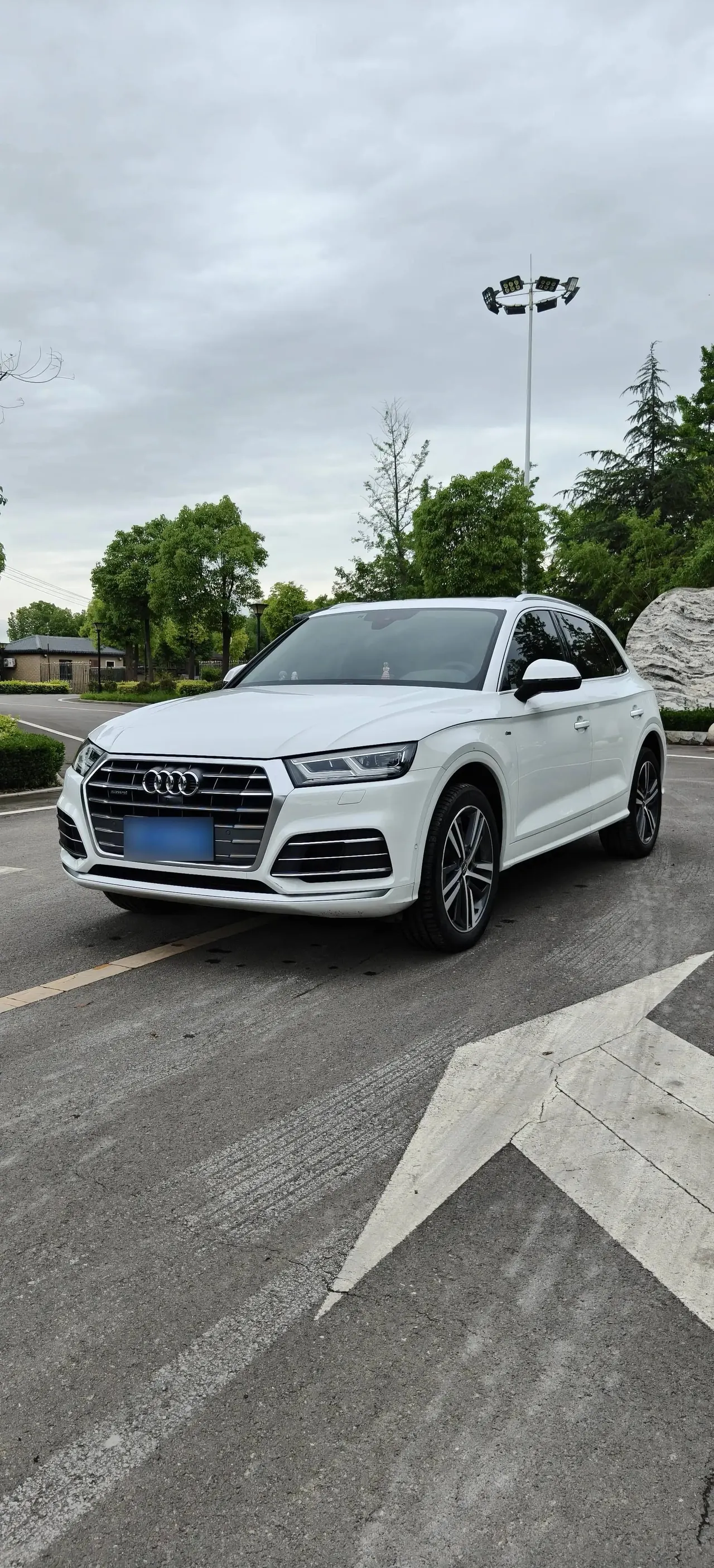 Audi Q5L 2020 model 45 TFSI Prestige Sport version - View 1