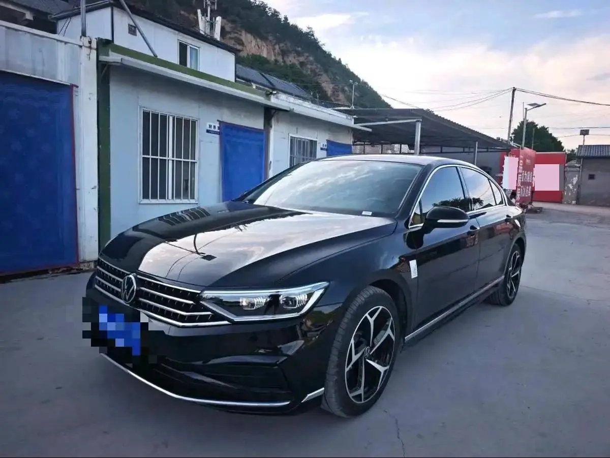 Volkswagen 2025 Magotan 2.0TSI 330TSI 2 million luxury automatic gear - View 1