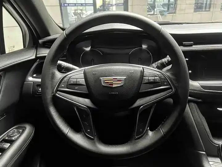 Cadillac XT5 2023 2.0T Two-Drive Fashion Model 6