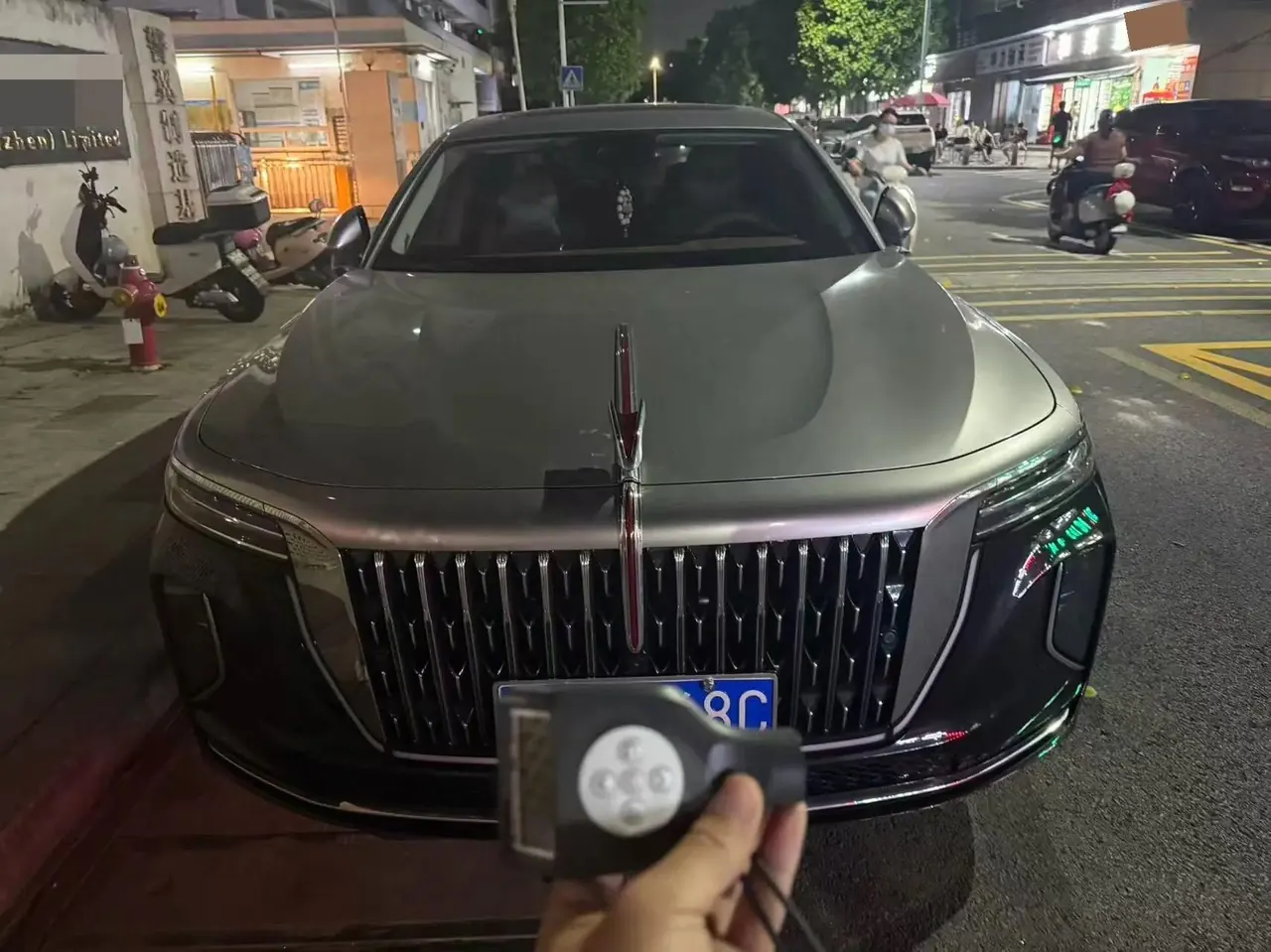 HongQi 2025 H9 48V 2.0T Two-Drive Flag Enjoy Deluxe Business Edition 5-seat Automatic Gear 2