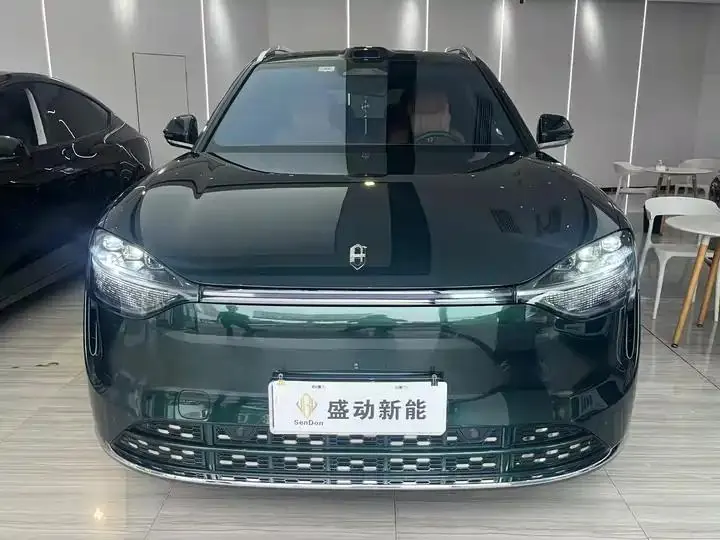 AITO M9 2024 extended range Ultra version 42kWh 6-seat version - View 1