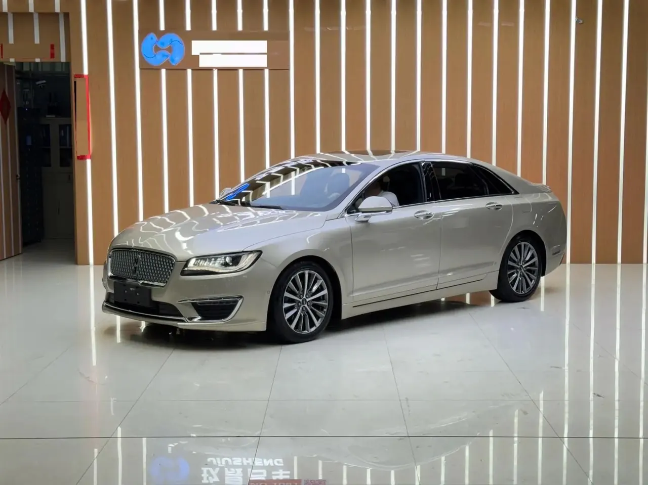 Открыть галерею: Lincoln MKZ 2019 2.0T Premium Edition National V