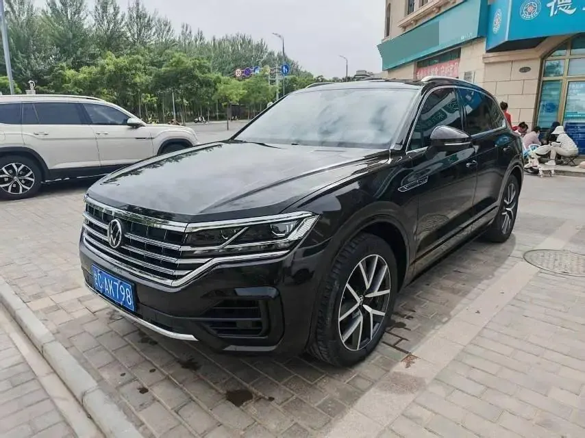 Open image lightbox: Touareg 2020 3.0TSI Sharp Edition Country VI
