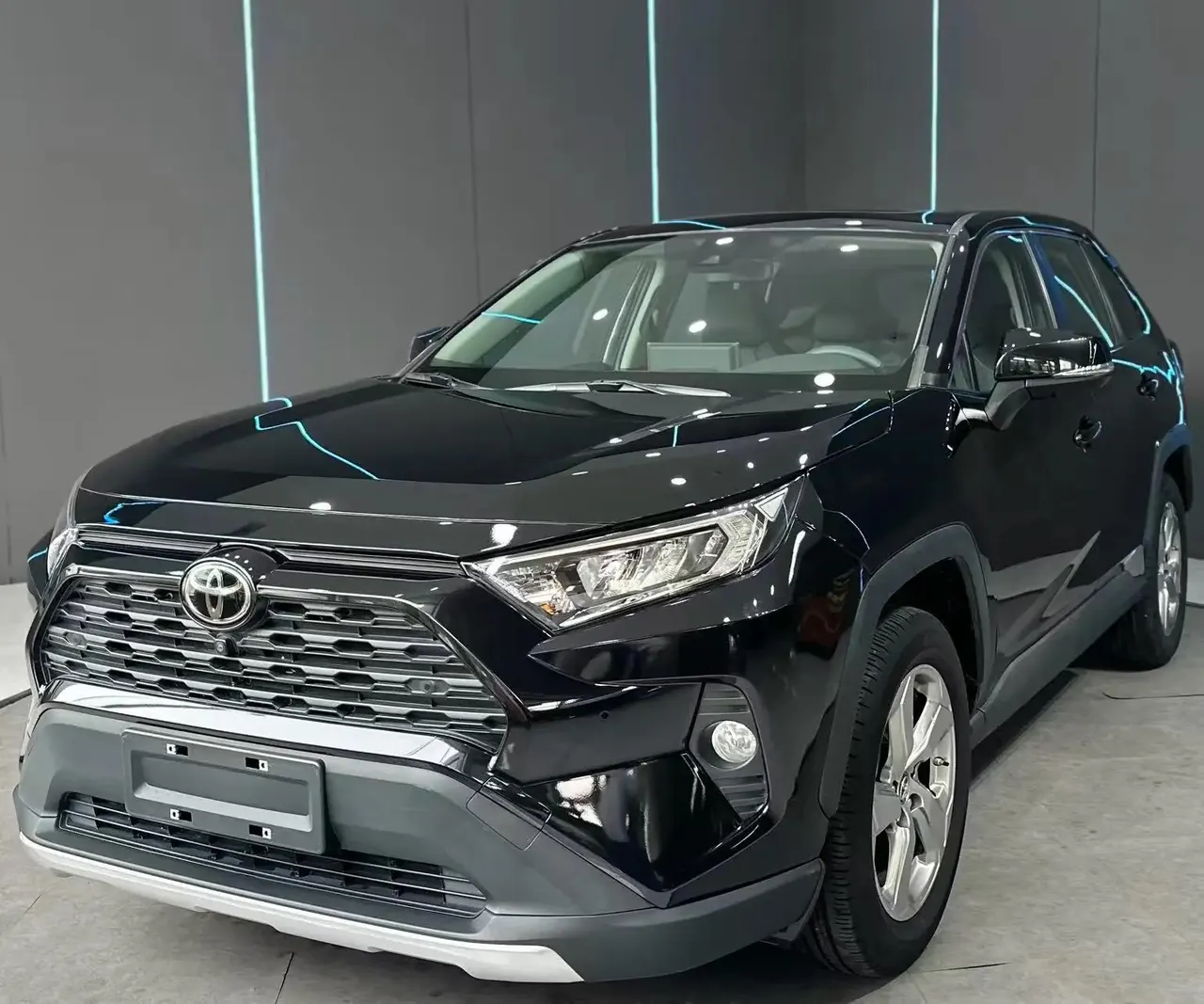 Открыть галерею: RAV4 Rongfeng 2022 2.0L CVT Two-Drive Fashion Plus Edition