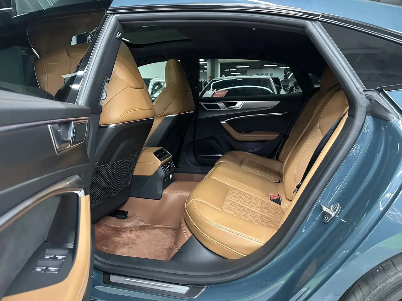 Audi A7L 2022 55 TFSI quattro S-line edition executive Edition 3