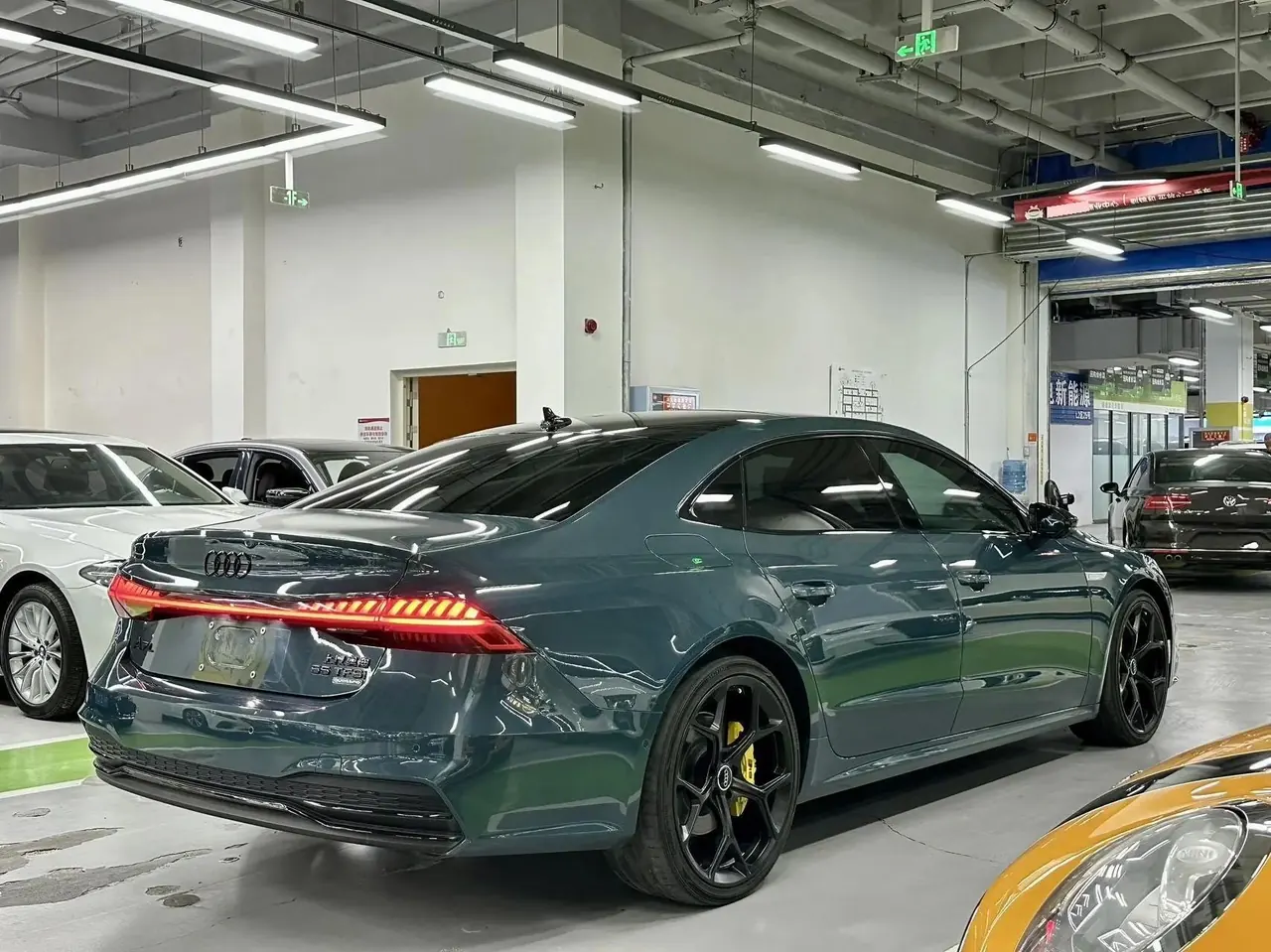 Audi A7L 2022 55 TFSI quattro S-line edition executive Edition 9