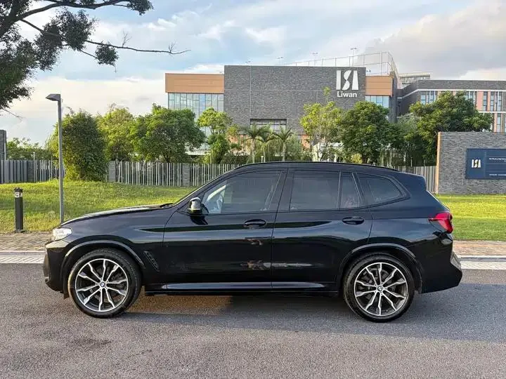 BMW X3 2022 xDrive30i Leading M Obsidian Night Suit 2
