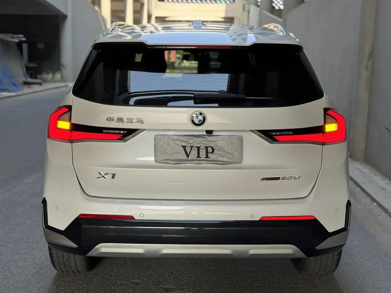 BMW 2023 X1 sDrive20Li 1.5T, Design Package, Automatic Transmission 5