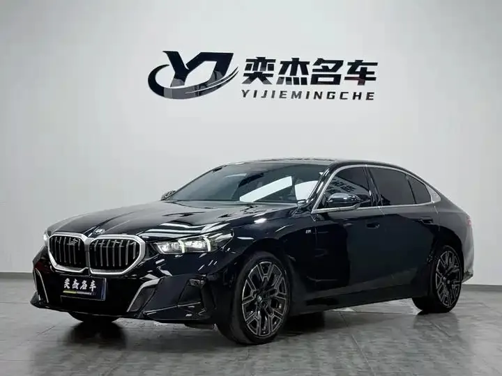 BMW 5 Series 2024 530Li Exclusive M Sports Suit - View 1