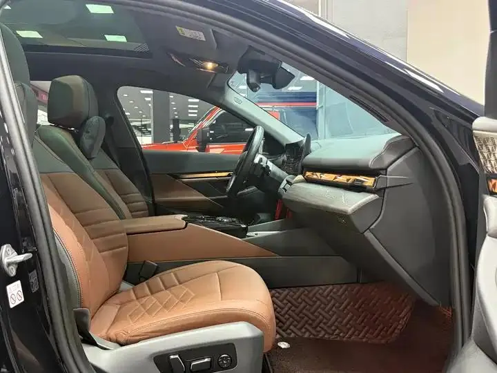 BMW 5 Series 2024 530Li Exclusive M Sports Suit 10