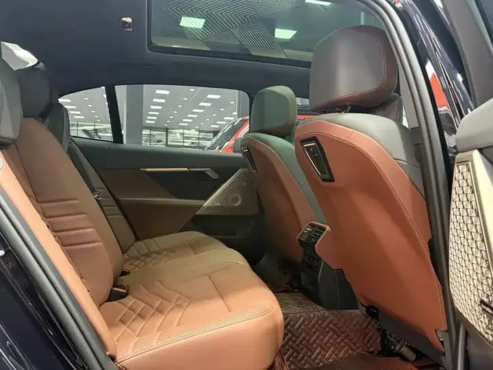 BMW 5 Series 2024 530Li Exclusive M Sports Suit 11