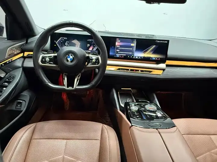 BMW 5 Series 2024 530Li Exclusive M Sports Suit 12