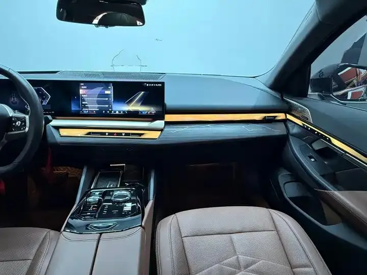 BMW 5 Series 2024 530Li Exclusive M Sports Suit 13