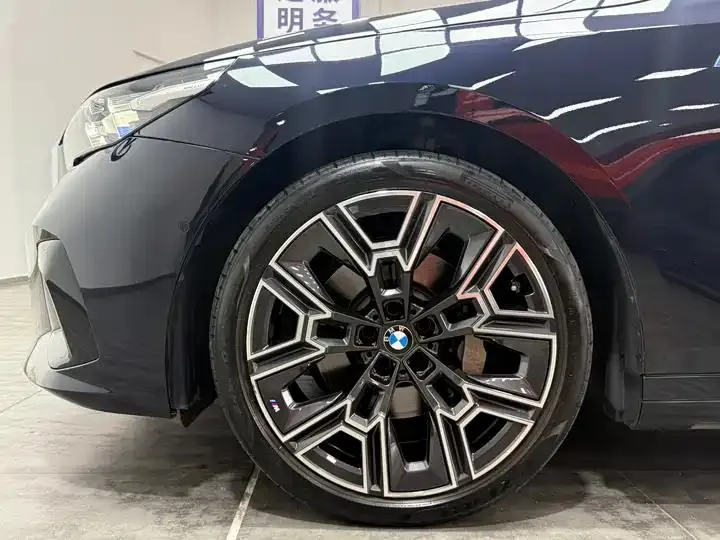 BMW 5 Series 2024 530Li Exclusive M Sports Suit 19