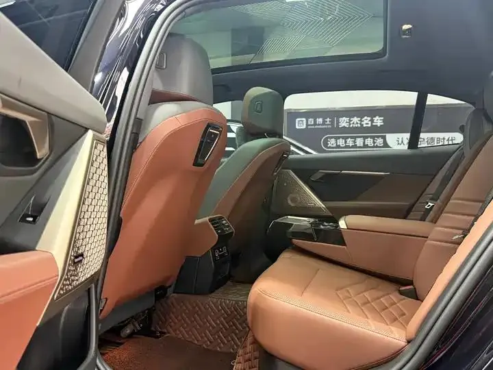 BMW 5 Series 2024 530Li Exclusive M Sports Suit 6