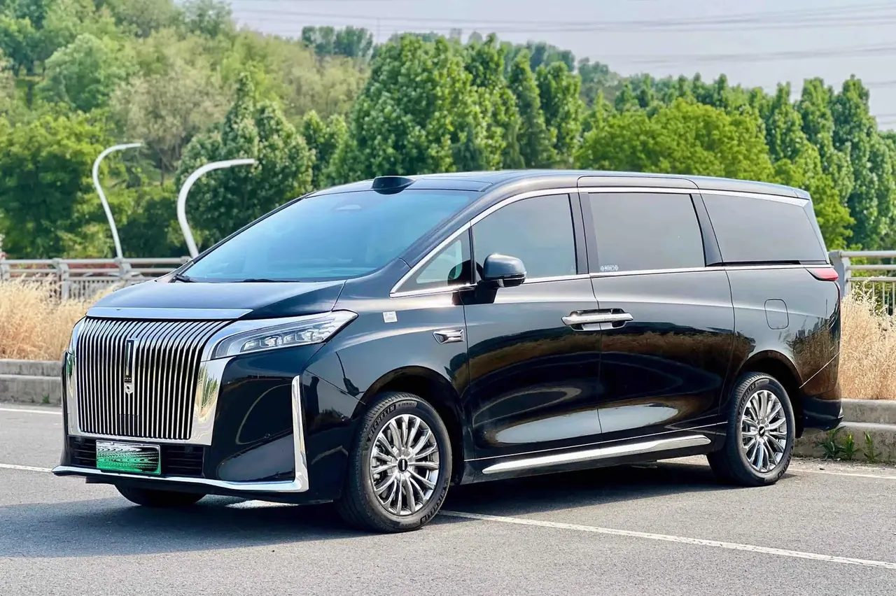 Open image lightbox: WEY 2025 high mountain 8 Hi4 1.5T four-wheel drive version automatic gear