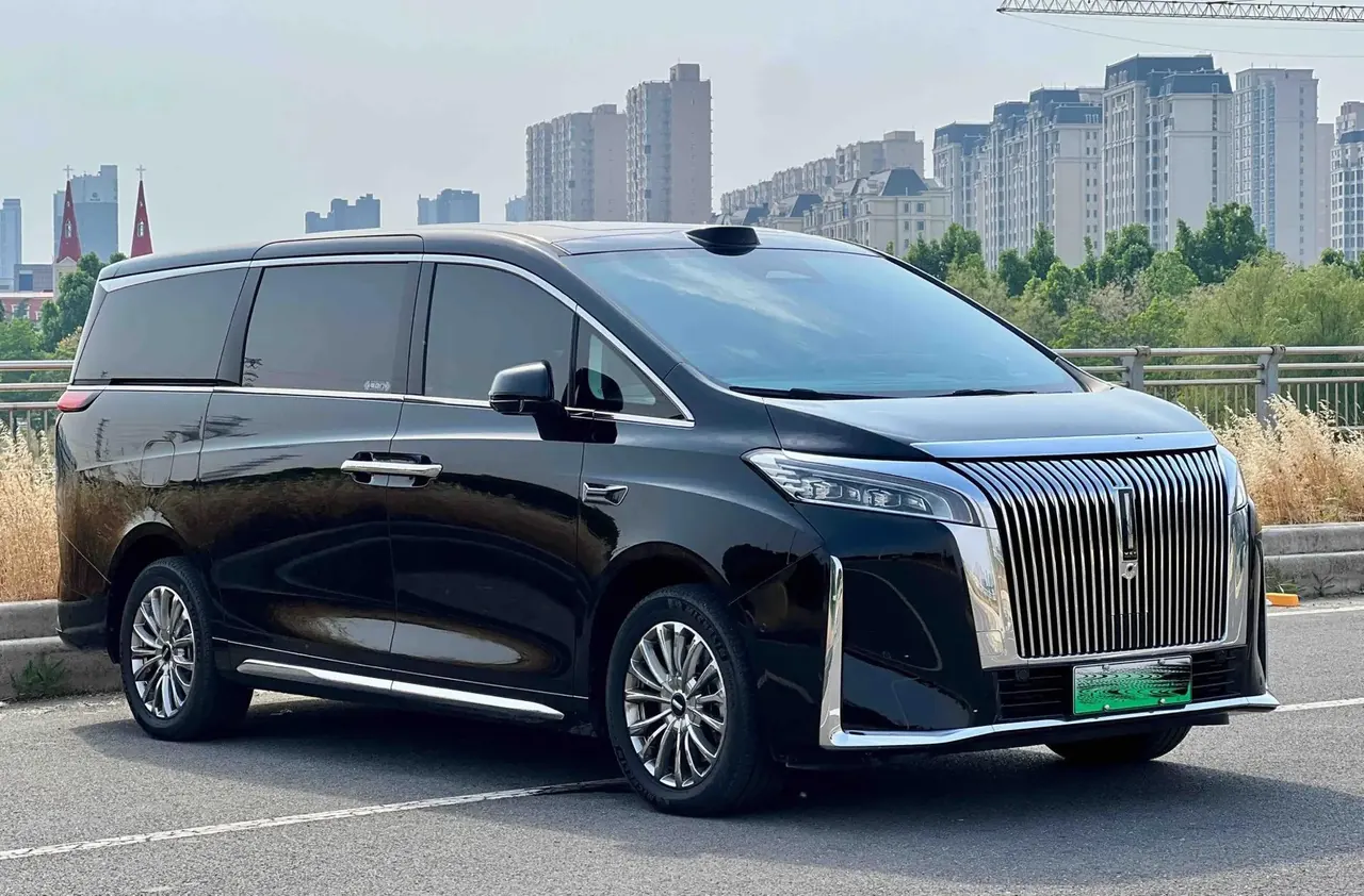 WEY 2025 high mountain 8 Hi4 1.5T four-wheel drive version automatic gear 3