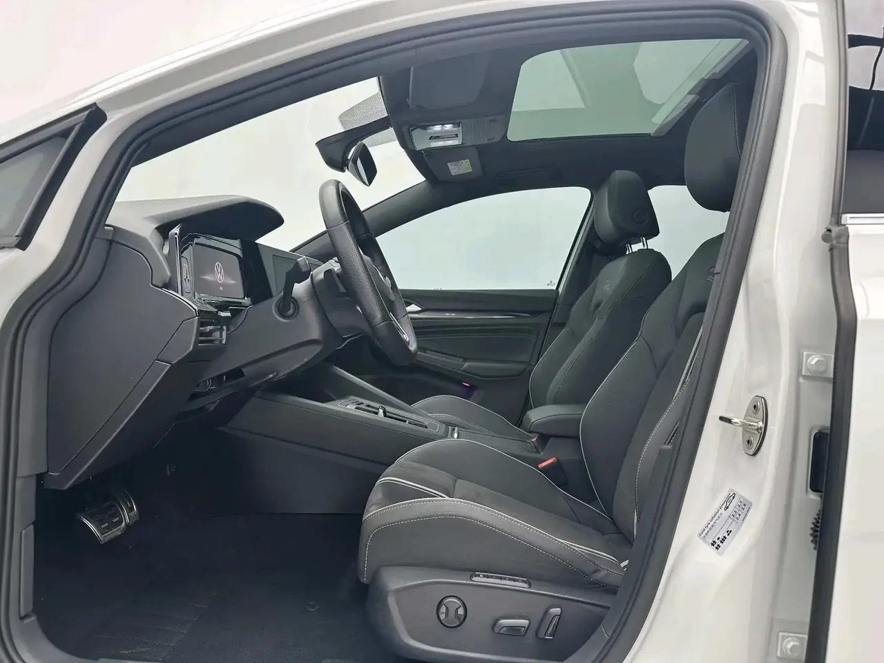 Volkswagen 2023 Golf 8 R-Line 1.4TSI 280TSI Lite Automatic 5