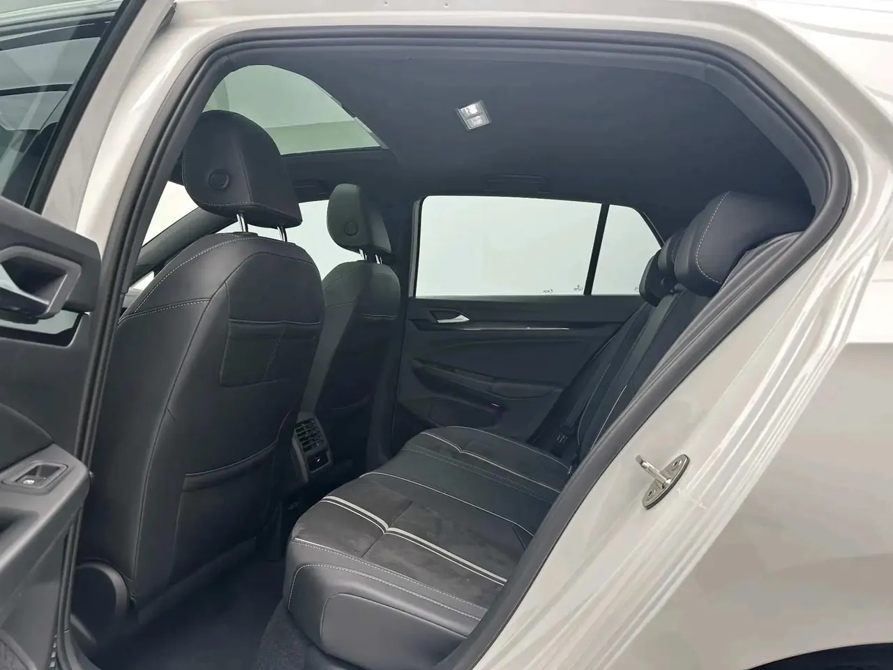 Volkswagen 2023 Golf 8 R-Line 1.4TSI 280TSI Lite Automatic 6