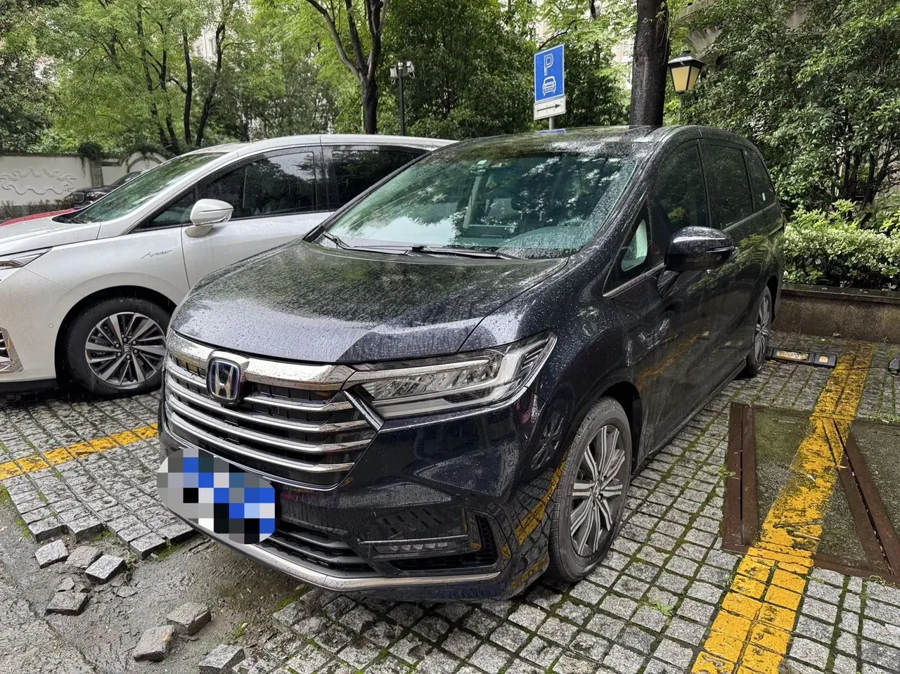 Odyssey 2022 2.0L e:HEV Sharp Luxury Edition - View 1