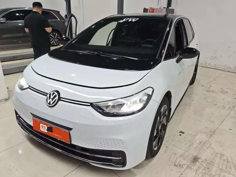 Open image lightbox: Volkswagen 2025 ID. 3 smart superior version of automatic gear