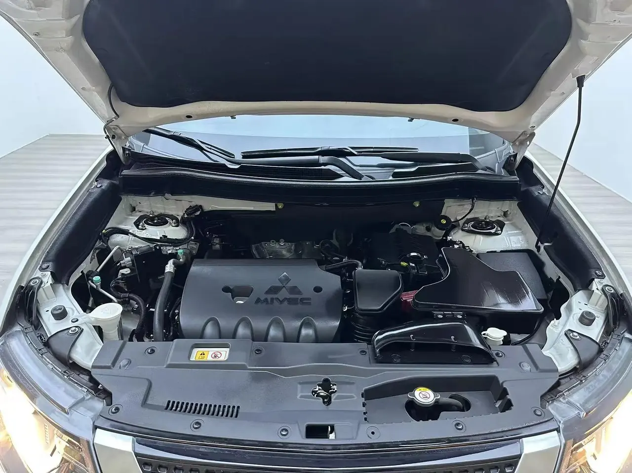 Outlander 2021 model changed to 2.0L two-wheel drive free version 5 seats 13