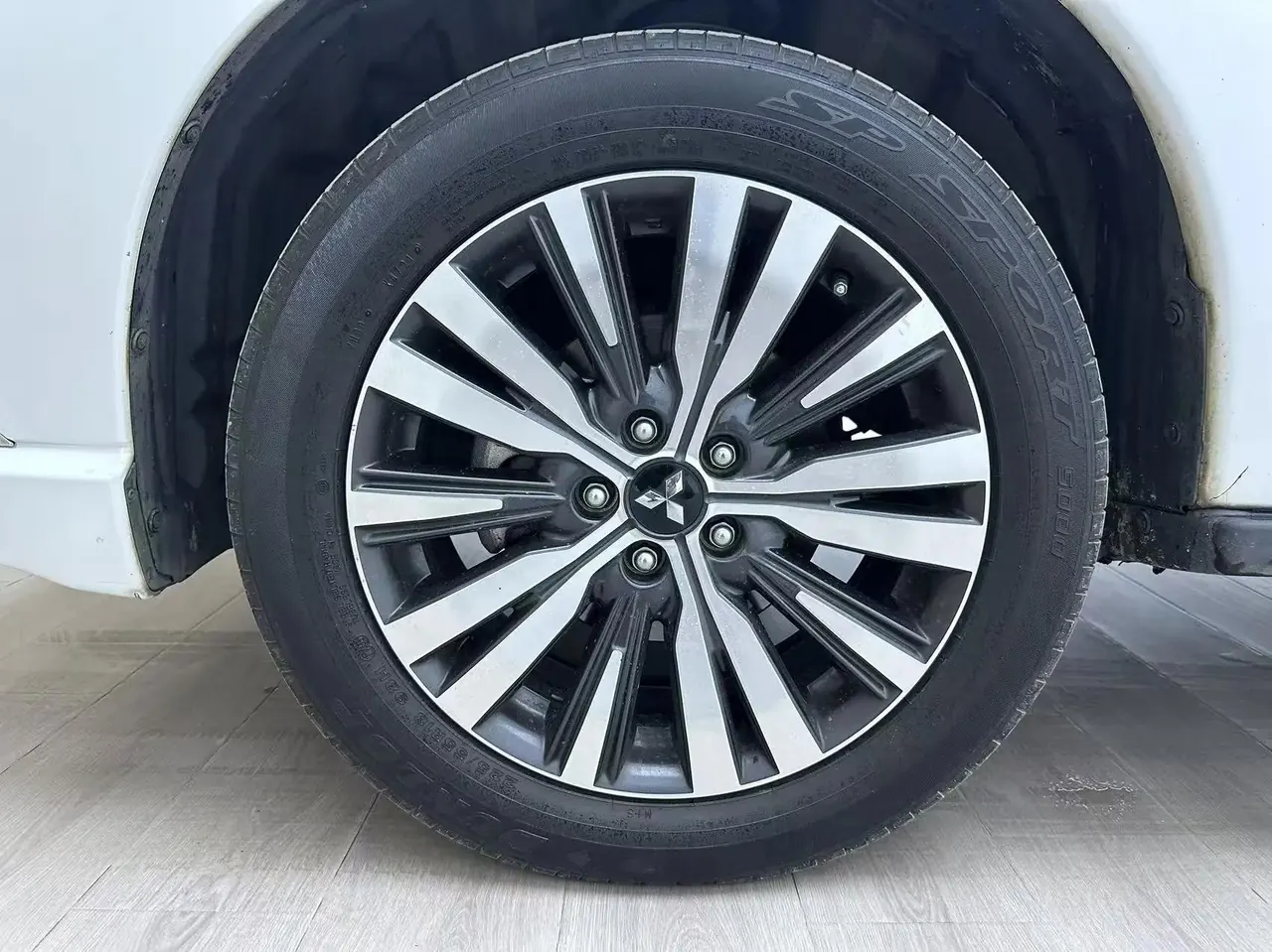 Outlander 2021 model changed to 2.0L two-wheel drive free version 5 seats 15