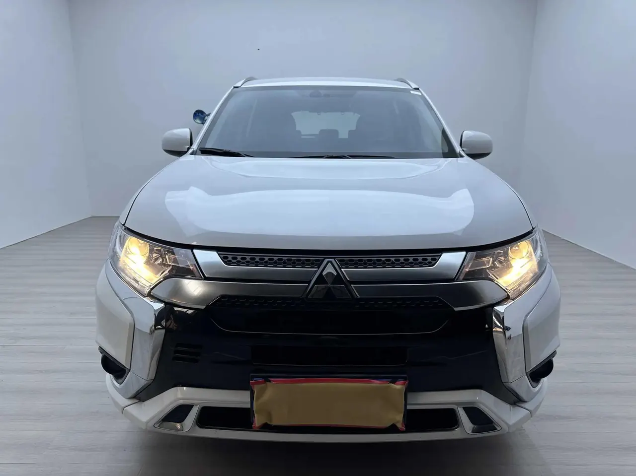 Outlander 2021 model changed to 2.0L two-wheel drive free version 5 seats 2